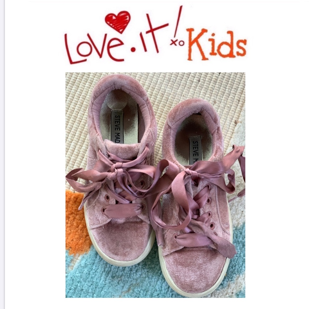 Girls sneakers